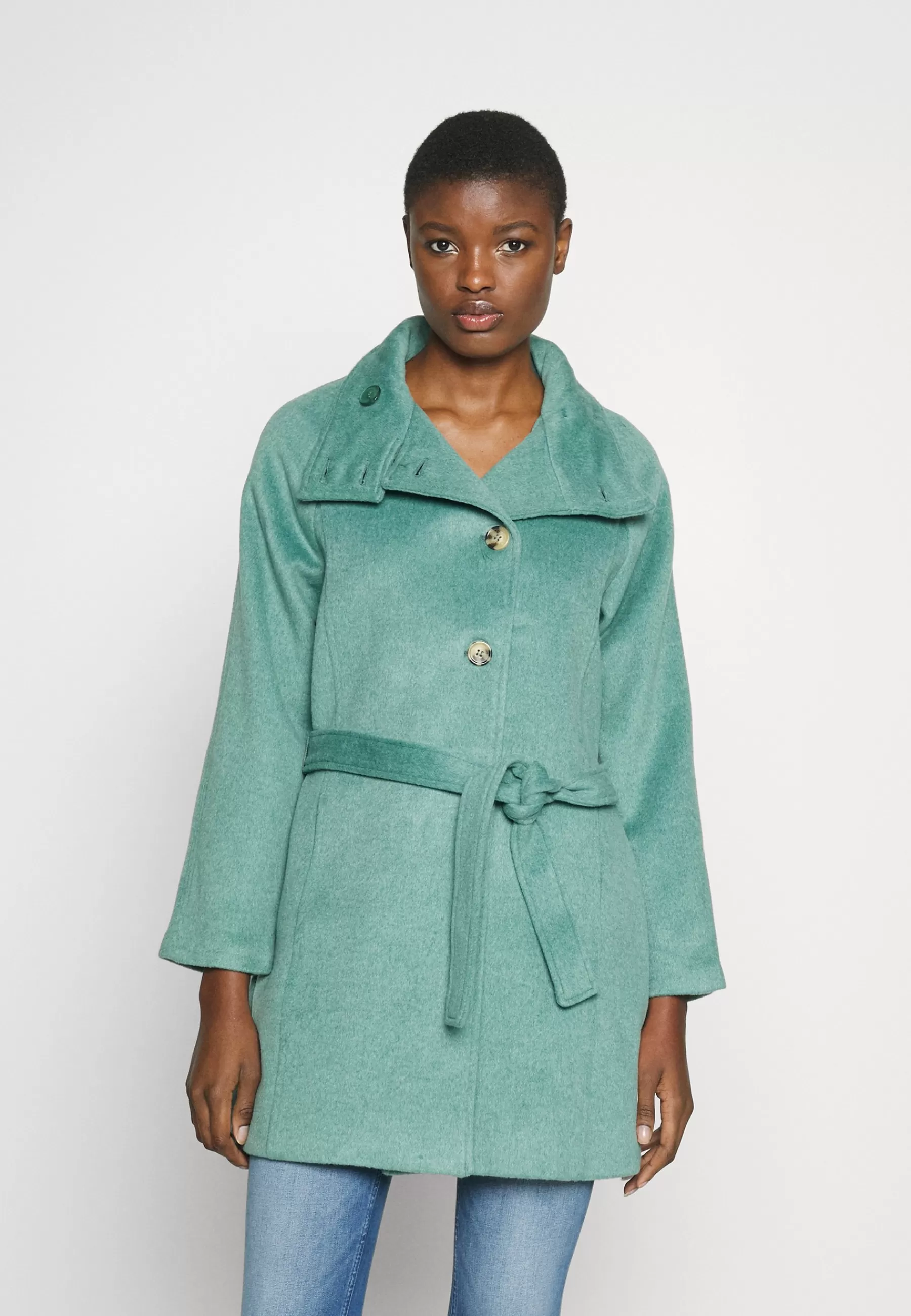 Catarina Ilesa Coat - Manteau Court | Bruuns Bazaar Outlet