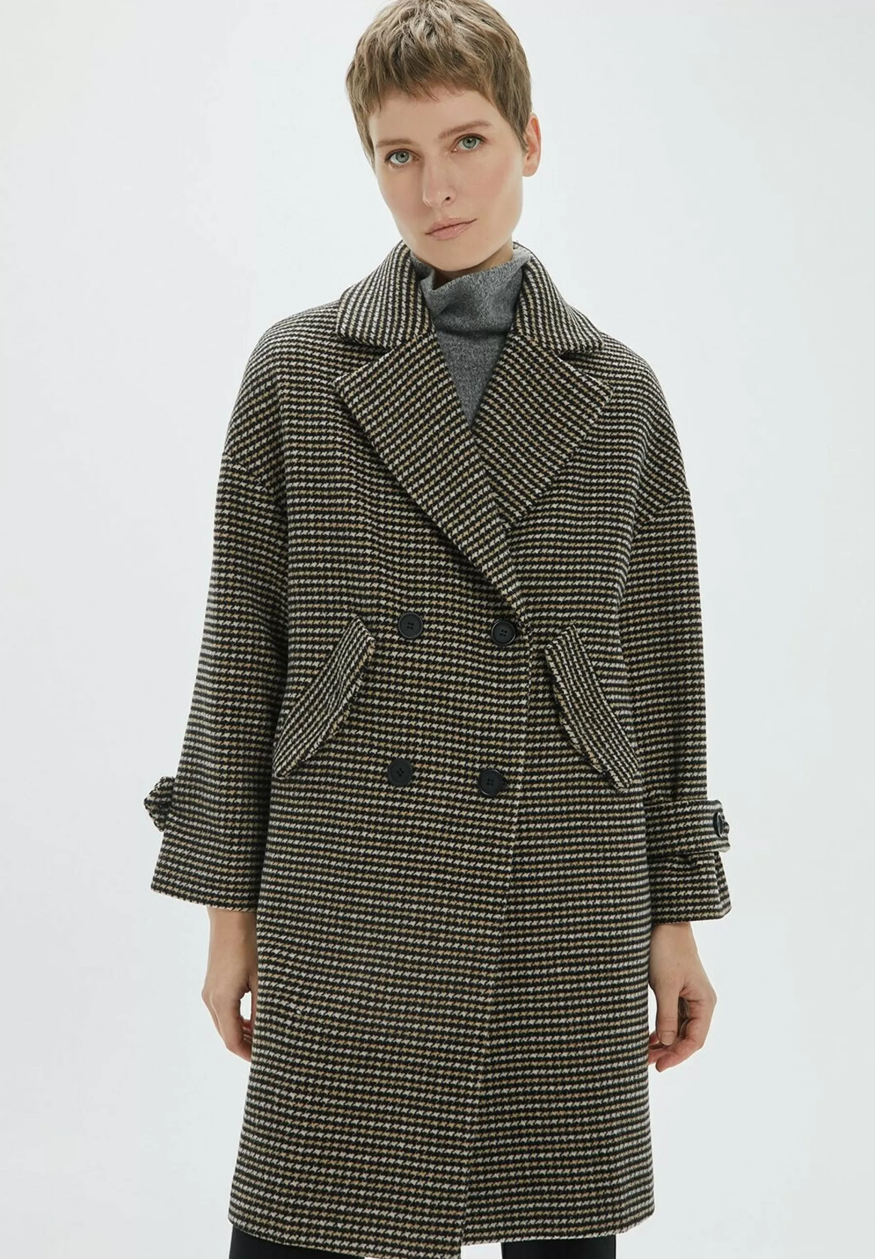 Classic Cut With Front Crossover - Manteau Court | System Action Sale