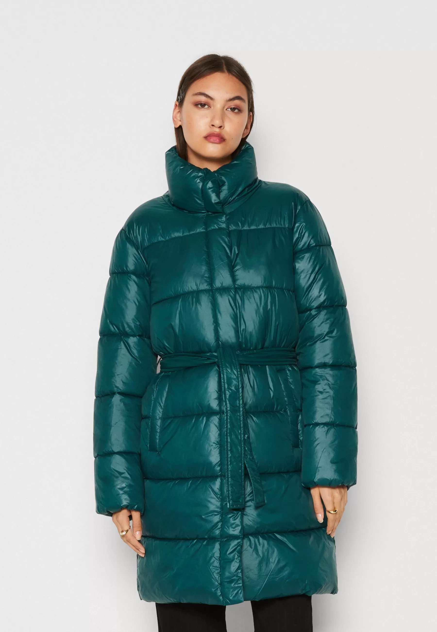 Femme ONLY Onlbailey Belted Highneck Puffer - Manteau D'Hiver